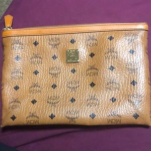 Mcm large clutch